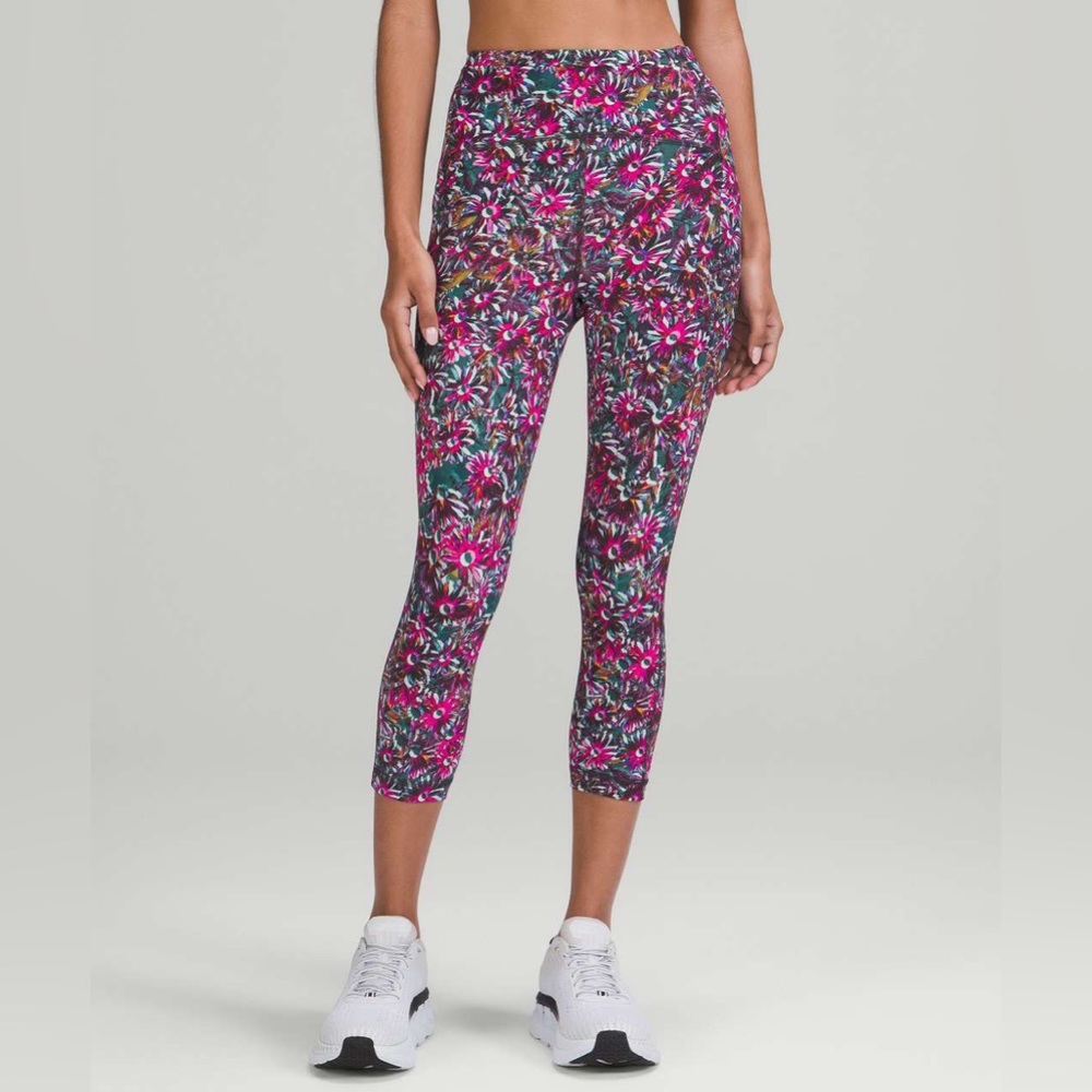 Lululemon Swift Speed High-Rise Crop 21"
Floral Electric Multi - Picture 3 of 9